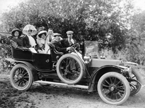 Fashion Prints: 1907 Mercedes with occupants in Edwardian fashion