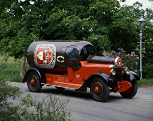 Images Dated 2016: 1927 Daimler Bottle van