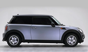 Images Dated 8th November 2011: 2006 Mini Cooper