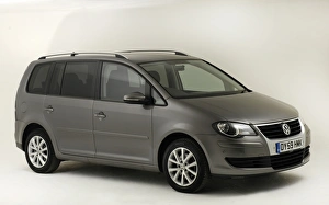 Images Dated 2010: 2009 Volkswagen Touran TDi