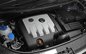 Saloon Prints: 2009 Volkswagen Touran TDi engine