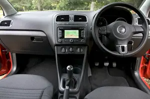 German Prints: 2011 Volkswagen Polo SEL 1. 2 Tsi interior dashboard