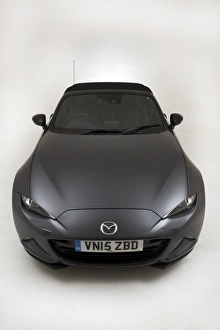 2015 Mazda MX-5 131ps Sport Nav front view in studio 2015 Mazda MX-5 131ps Sport Nav front view in studio