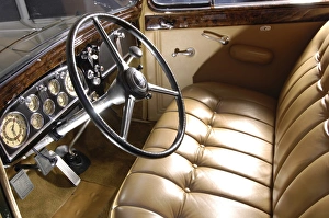 Images Dated 2007 November: Cadillac V8 355d