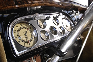 Images Dated 2007 November: Cadillac V8 355d