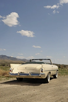 Images Dated 2nd June 2008: Dual Ghia 1957