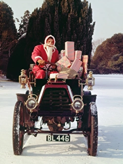 Images Dated 2009: Durkopp 1901 with Father Christmas in the snow