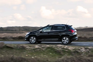 Images Dated 21st March 2014: E01521 2014 Peugeot 2008 HDI Feline SUV