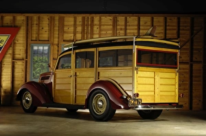 Images Dated 8th January 2008: Ford Woodie 1937