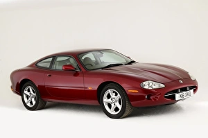 Images Dated 2012: Jaguar XK8 06 1999 (7)