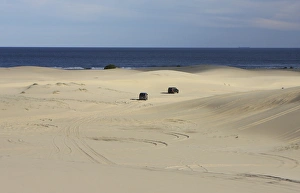 Images Dated 2011 April: Mitsubishi Delica Space Gear V6 1996 in Sand dunes