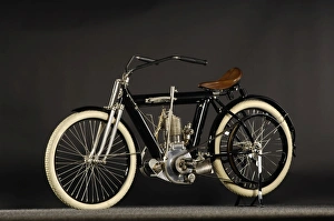 Vintage Motorbike Prints: Pierce Arrow single 1911 motorbike