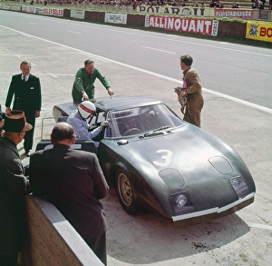 Racing Prints: Rover BRM turbine. Jackie Stewart climbs in, Le mans 1965
