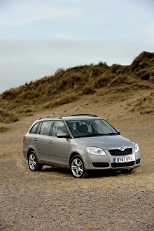 Images Dated 2008 February: Skoda Fabia estate