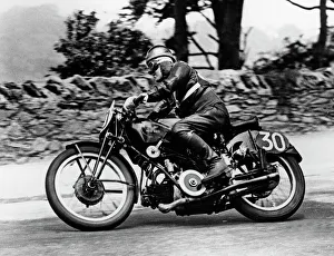 Stanley woods on Moto Guzzi 1935 IOM TT Stanley woods on Moto Guzzi 1935 IOM TT