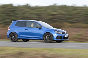 Images Dated 23rd November 2011: Volkswagen Golf R 2. 0l TSI 2011